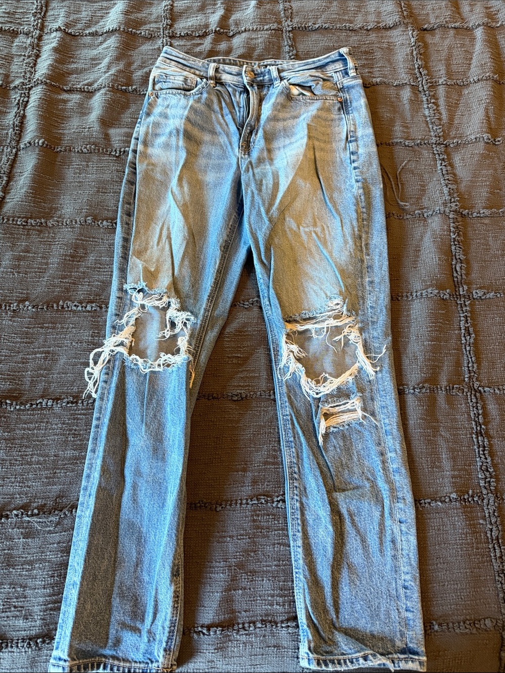 American Eagle Outfitters Light Blue Distressed Straight Leg Jeans